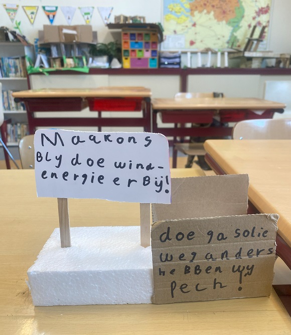 model-spandoeken met oproepen voor groener Woudenberg