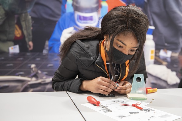 leerlinge aan het werk