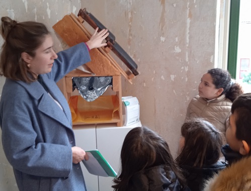 leerlingen bij isolatiemodel