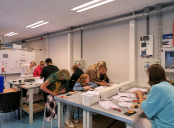 leerlingen in Techcarrousel