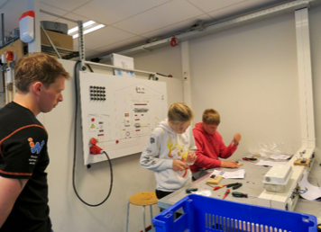 leerlingen in Techcarrousel