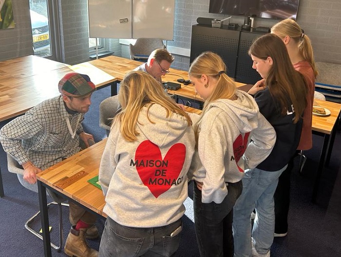 de jury beoordeelt de oplossing van leerlingen