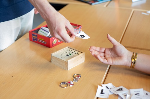 handen bij swapbon met product