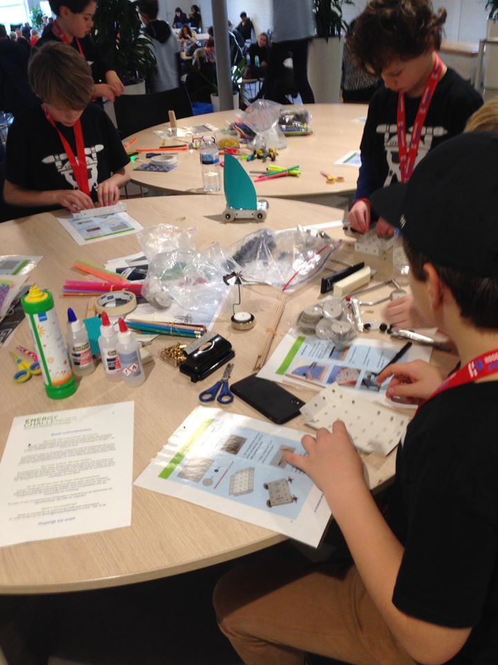 Leerlingen FLL in actie