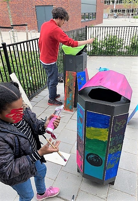 Kind schildert prullenbak