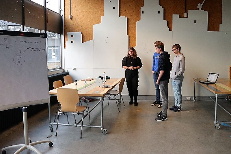 young changemakers presenteren oplossing