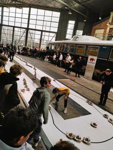 veel leaphy's op het witte recordtraject met zwarte lijn