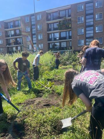 leerlingen werken bij GroenGoed Rotterdam